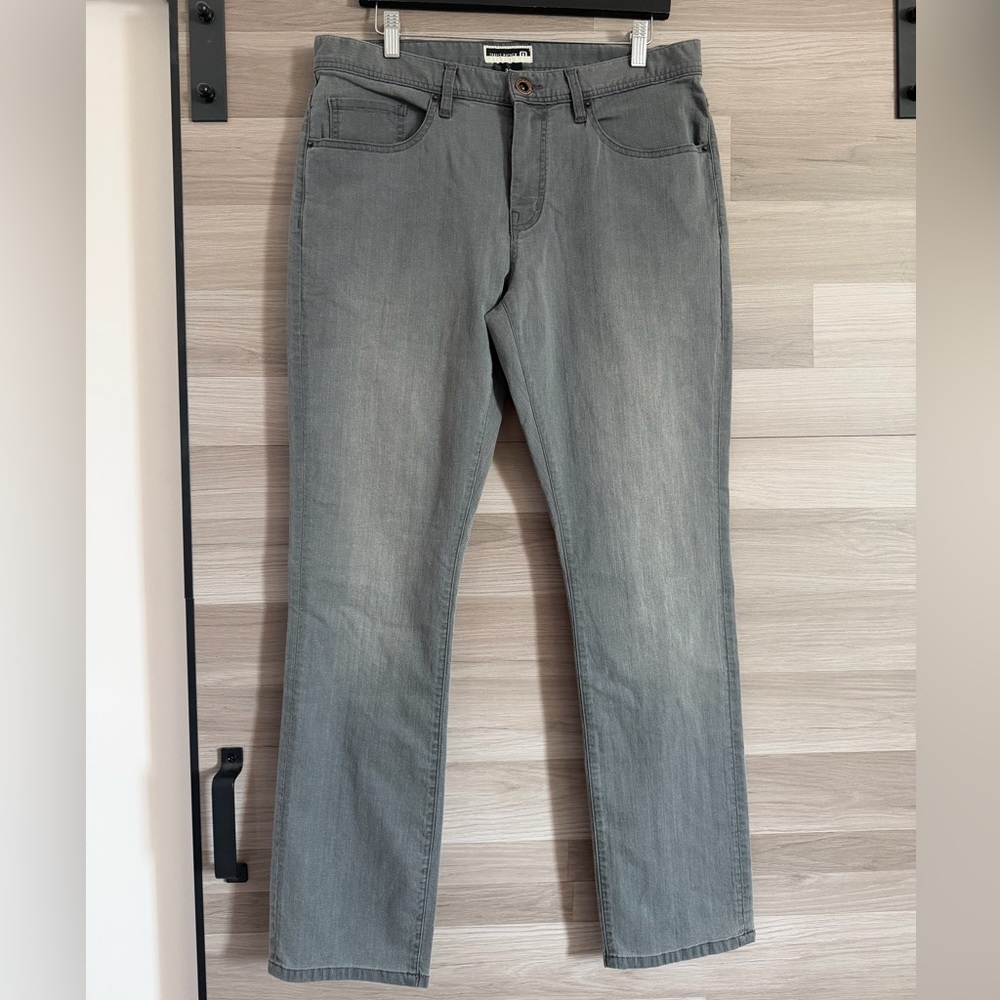 Travis Mathew Light Charcoal Denim Jeans Size 34